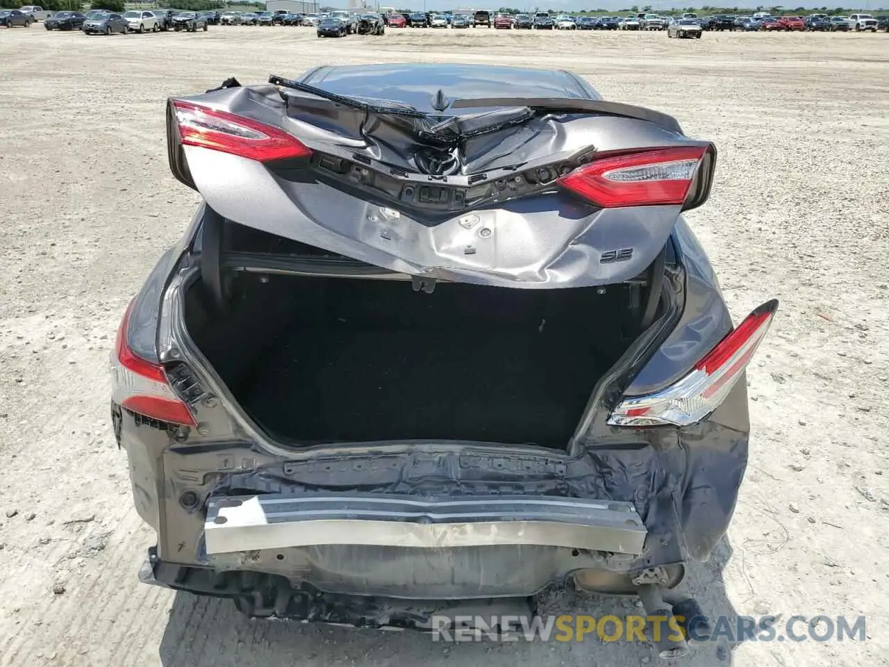 6 fotografías del automóvil dañado 4T1G11AKXLU369569 TOYOTA CAMRY 2020