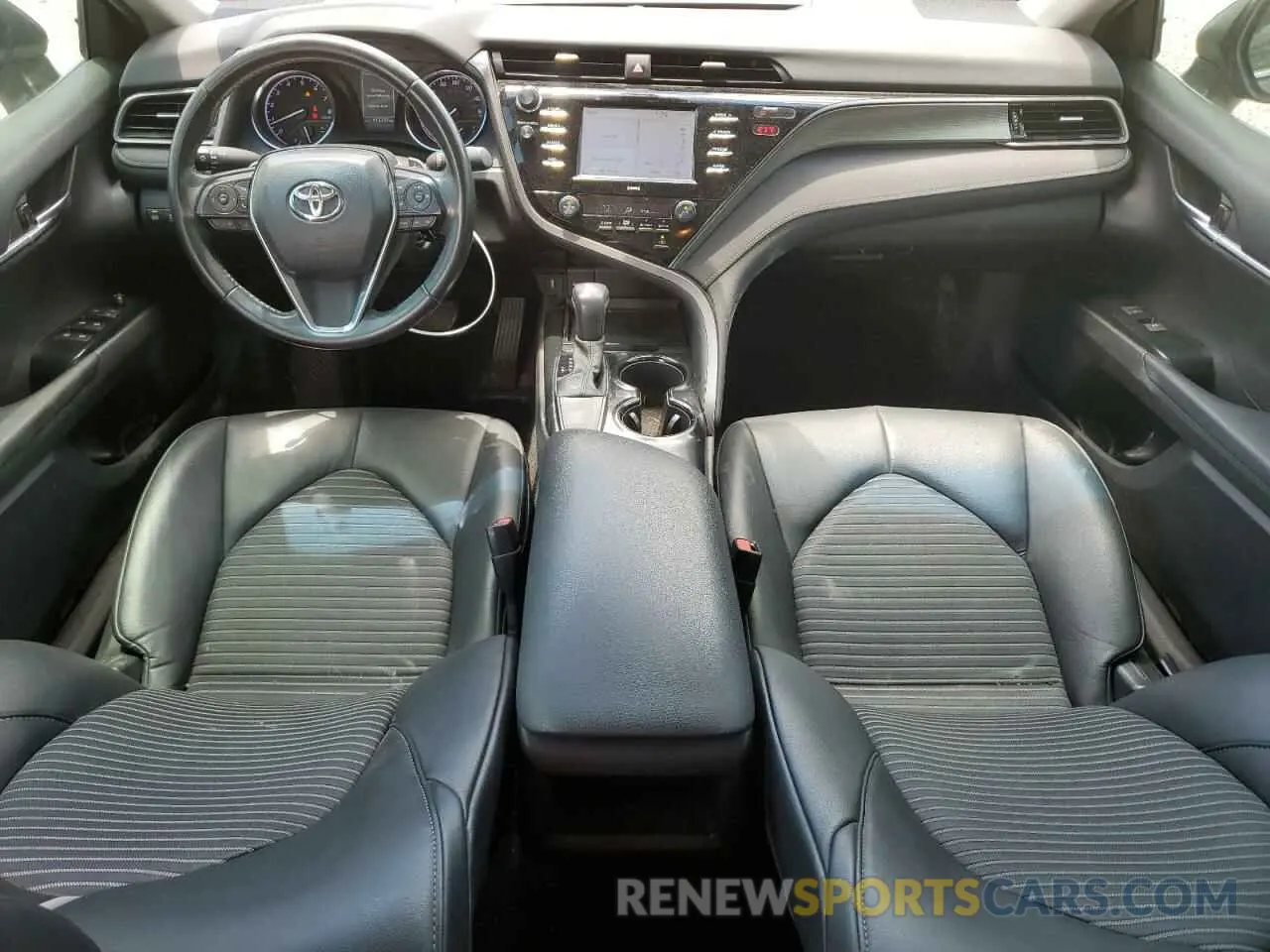 8 fotografías del automóvil dañado 4T1G11AKXLU369569 TOYOTA CAMRY 2020