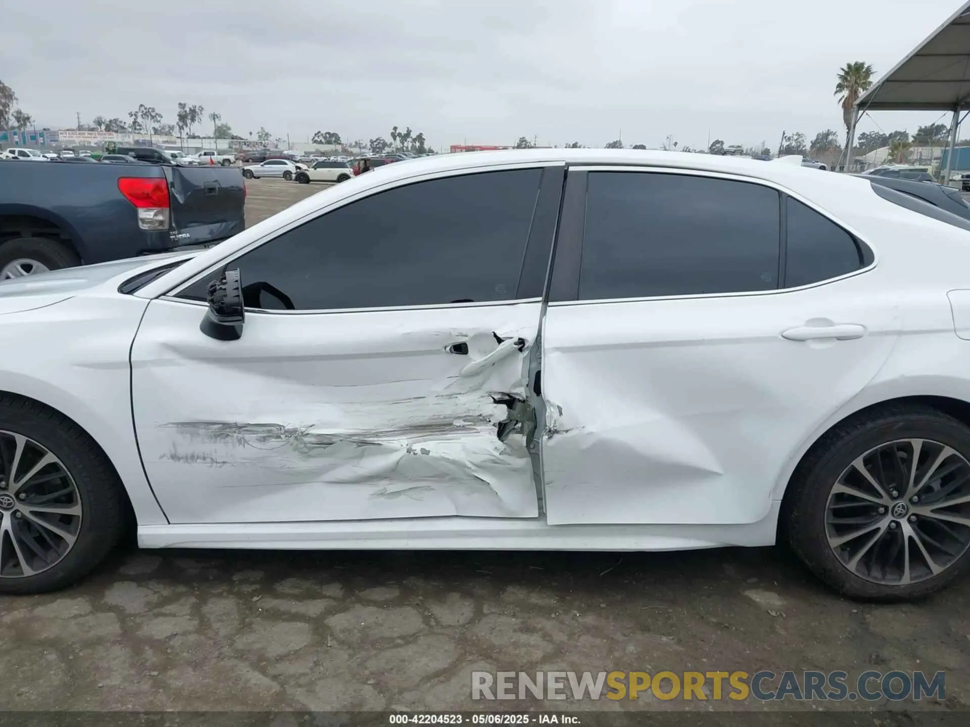 14 fotografías del automóvil dañado 4T1G11AKXLU373962 TOYOTA CAMRY 2020