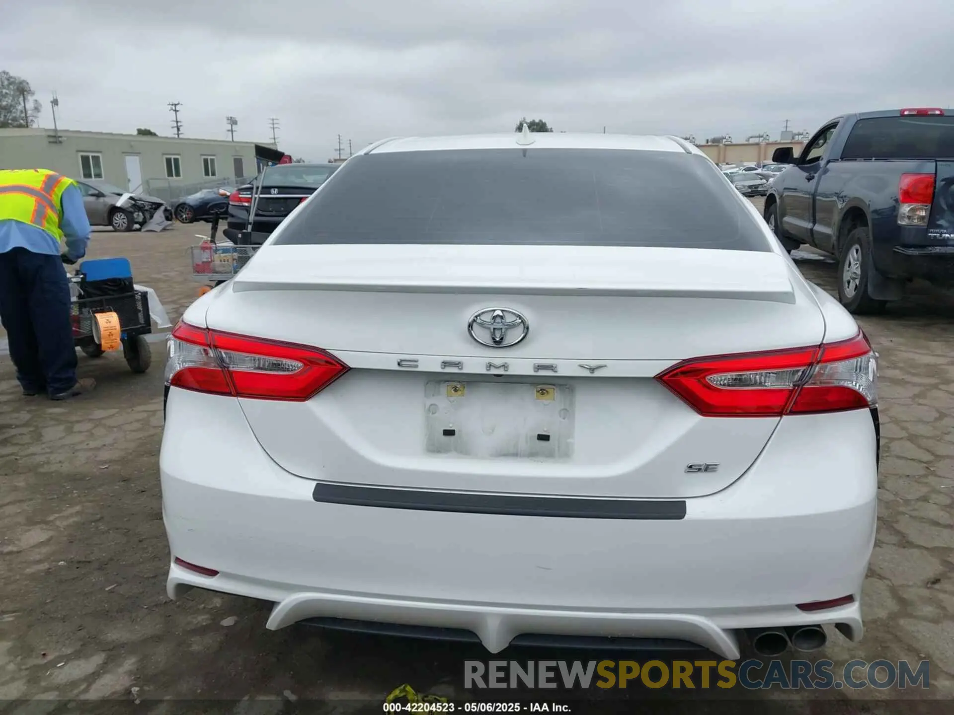 16 fotografías del automóvil dañado 4T1G11AKXLU373962 TOYOTA CAMRY 2020