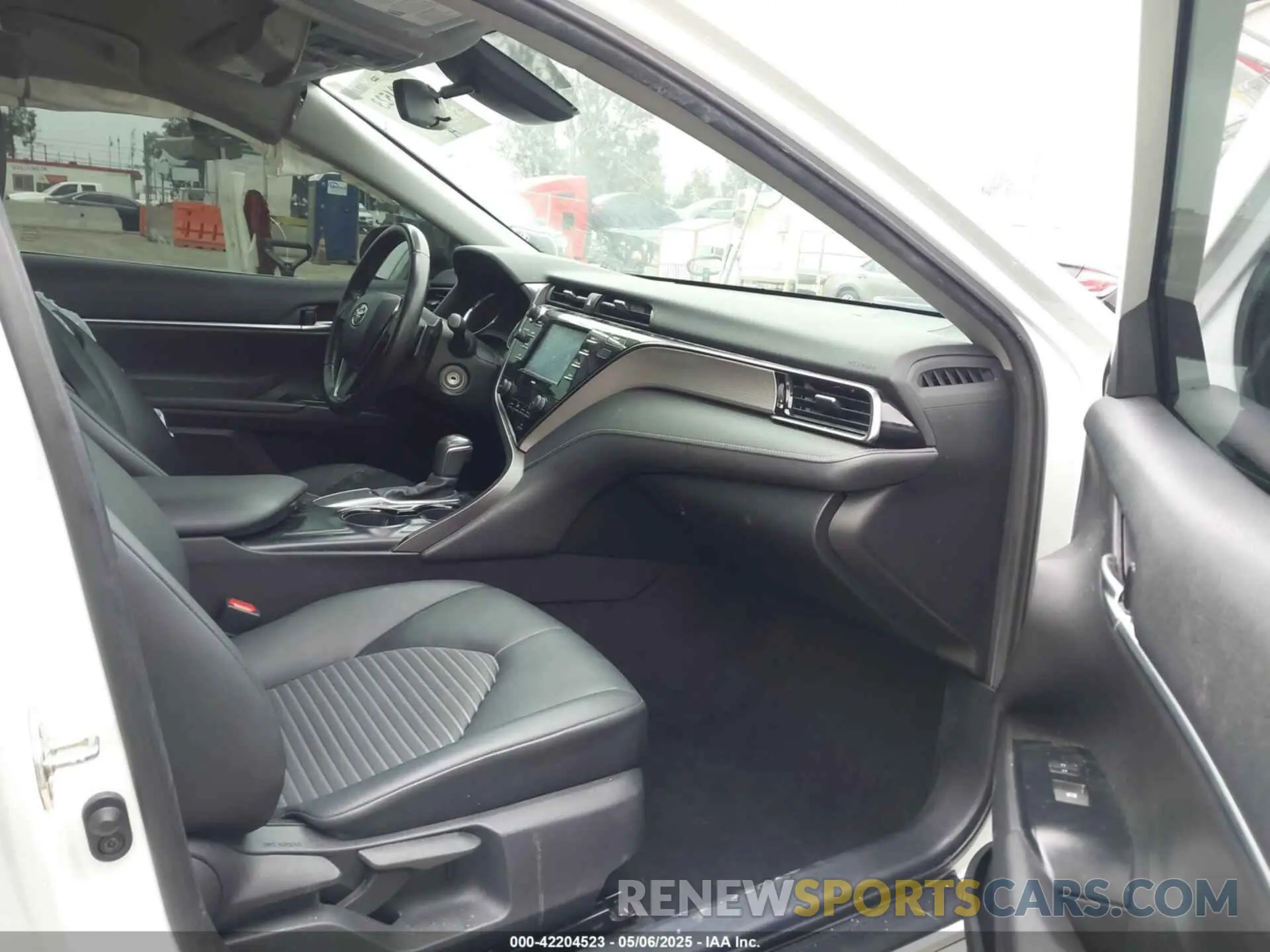 5 fotografías del automóvil dañado 4T1G11AKXLU373962 TOYOTA CAMRY 2020