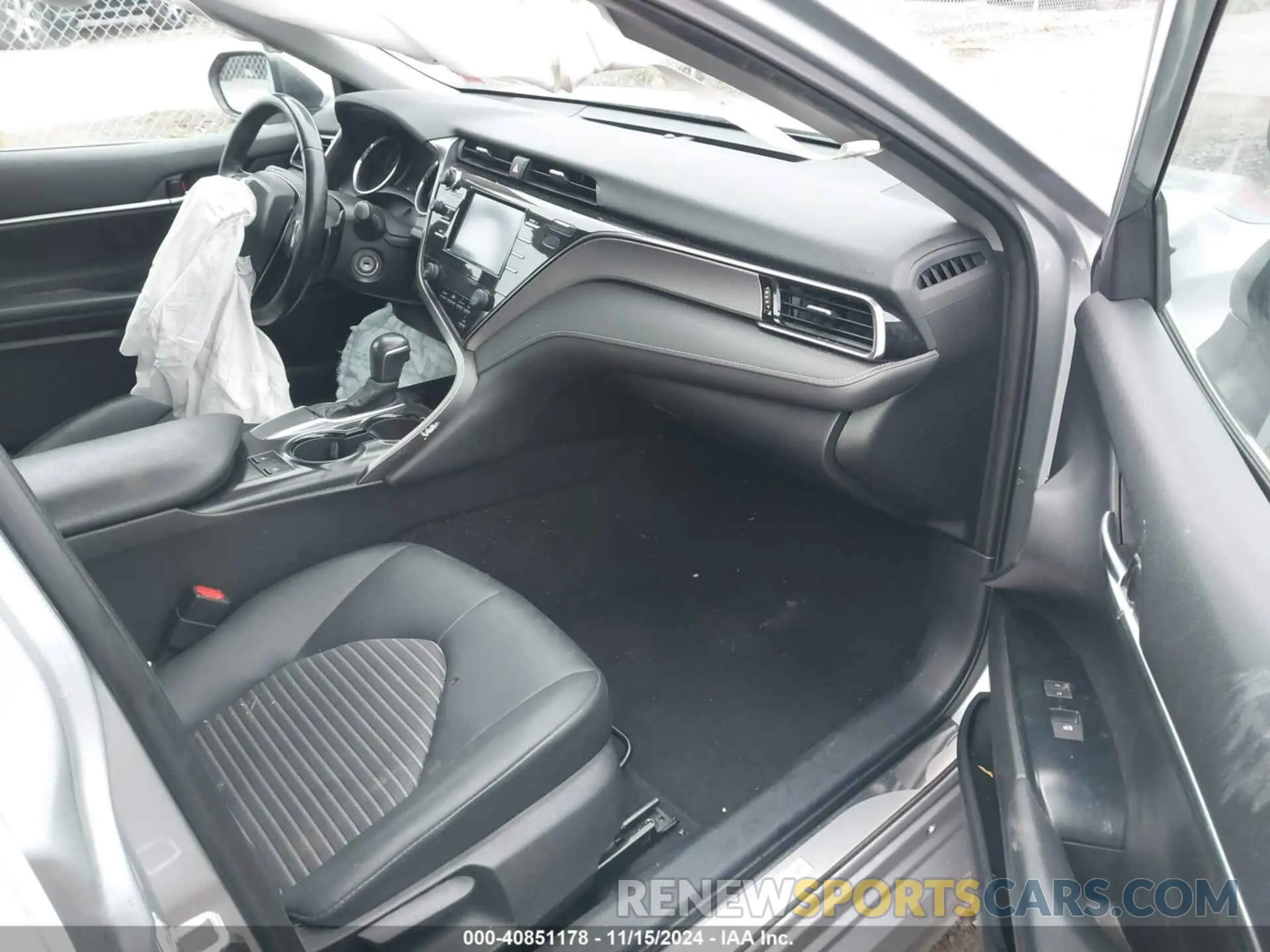 5 fotografías del automóvil dañado 4T1G11AKXLU377381 TOYOTA CAMRY 2020