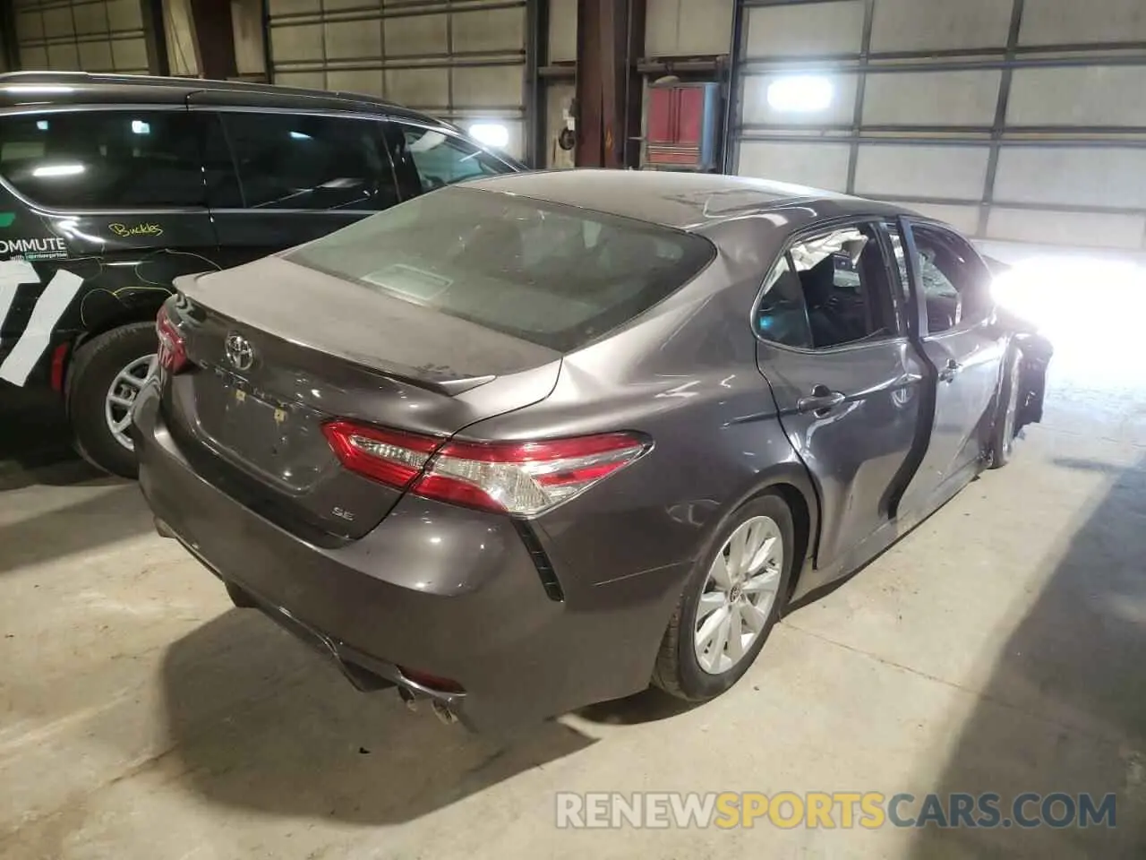 4 fotografías del automóvil dañado 4T1G11AKXLU384380 TOYOTA CAMRY 2020
