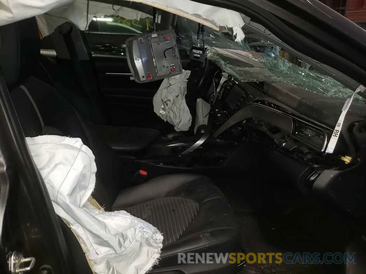 5 fotografías del automóvil dañado 4T1G11AKXLU384380 TOYOTA CAMRY 2020
