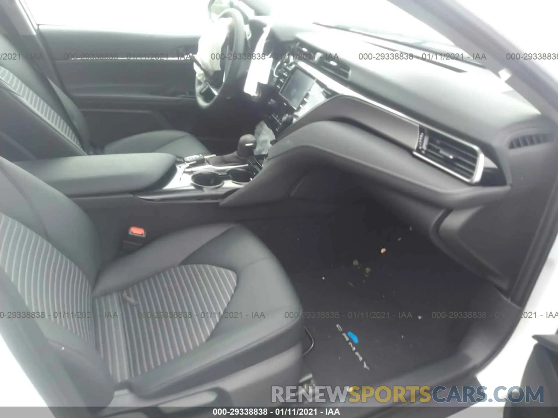 5 fotografías del automóvil dañado 4T1G11AKXLU505635 TOYOTA CAMRY 2020