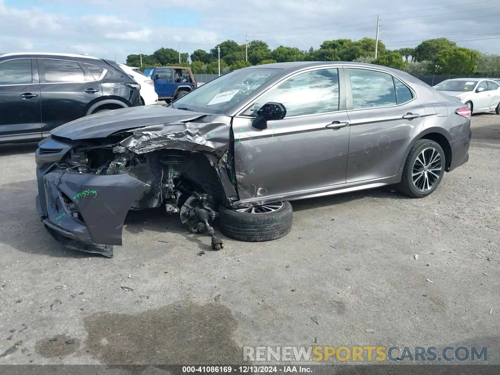 2 fotografías del automóvil dañado 4T1G11AKXLU505652 TOYOTA CAMRY 2020