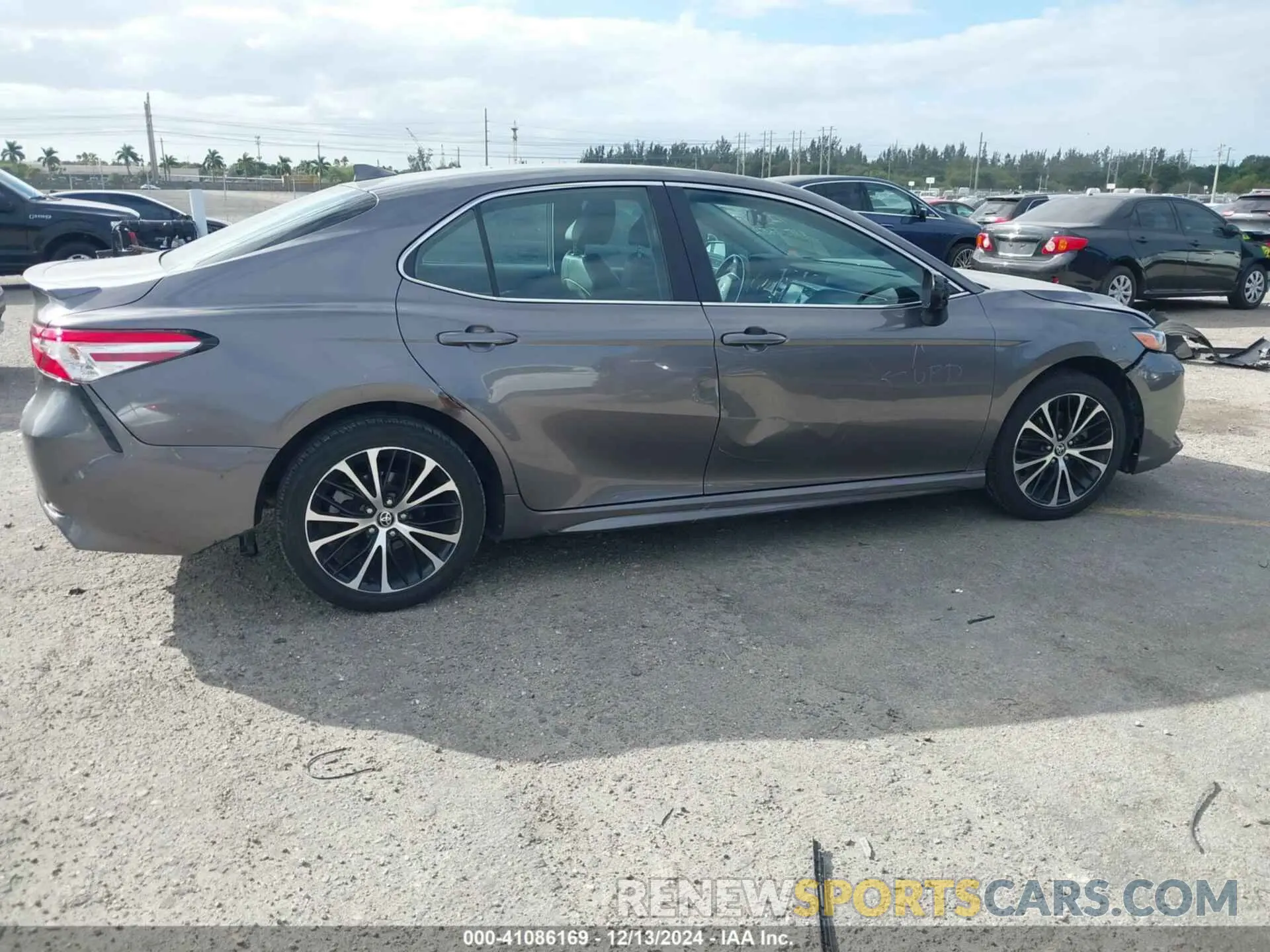 4 fotografías del automóvil dañado 4T1G11AKXLU505652 TOYOTA CAMRY 2020