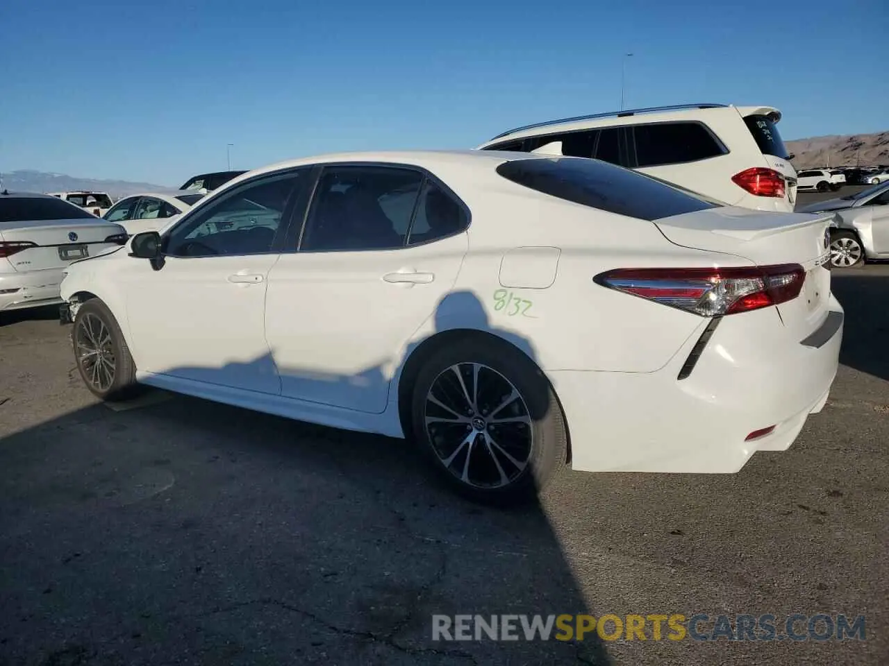 2 fotografías del automóvil dañado 4T1G11AKXLU857856 TOYOTA CAMRY 2020