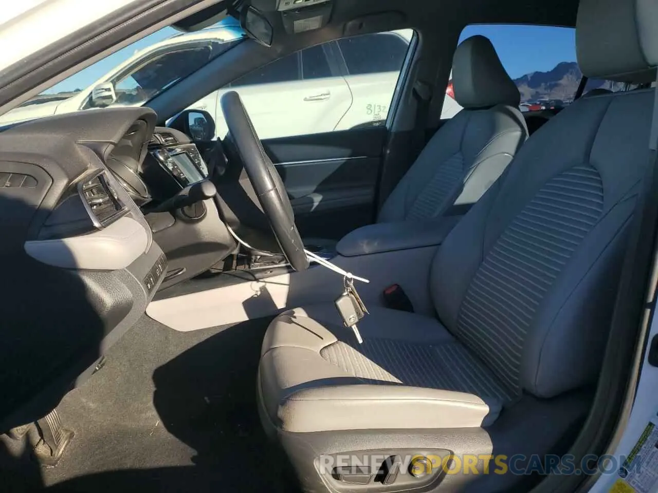 7 fotografías del automóvil dañado 4T1G11AKXLU857856 TOYOTA CAMRY 2020