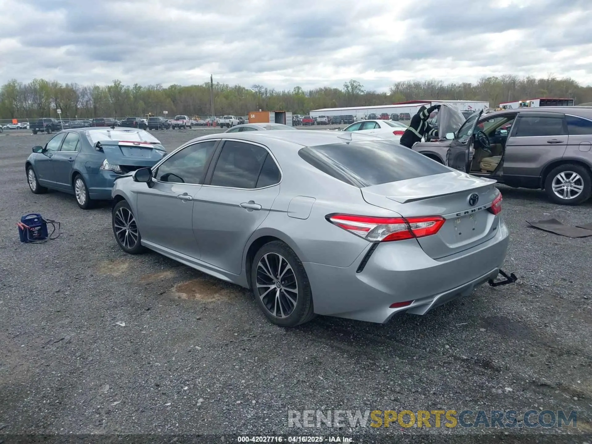 3 fotografías del automóvil dañado 4T1G11AKXLU865424 TOYOTA CAMRY 2020