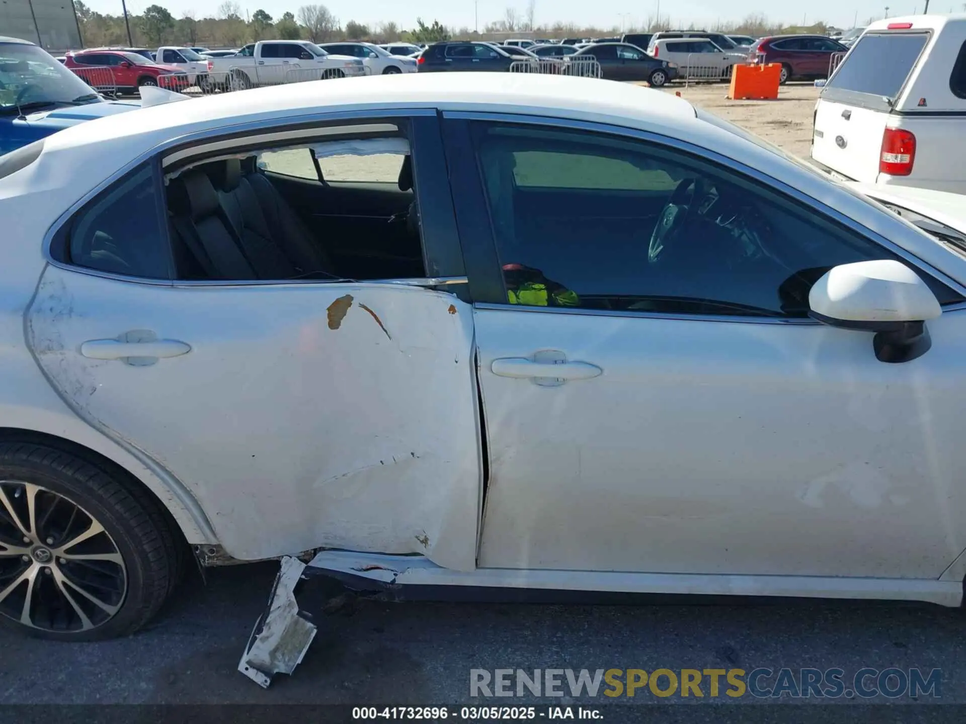 13 fotografías del automóvil dañado 4T1G11AKXLU870848 TOYOTA CAMRY 2020