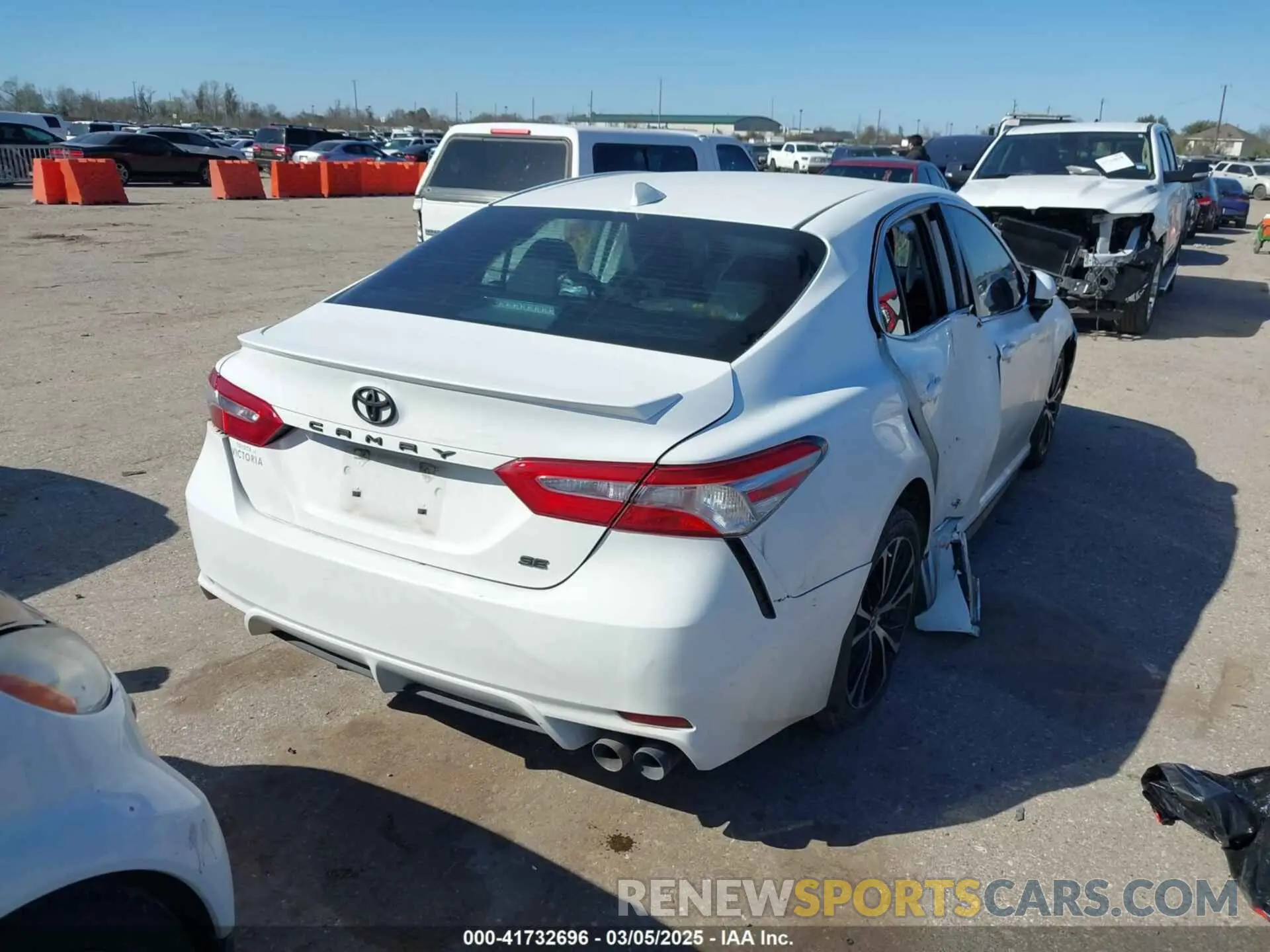 4 fotografías del automóvil dañado 4T1G11AKXLU870848 TOYOTA CAMRY 2020