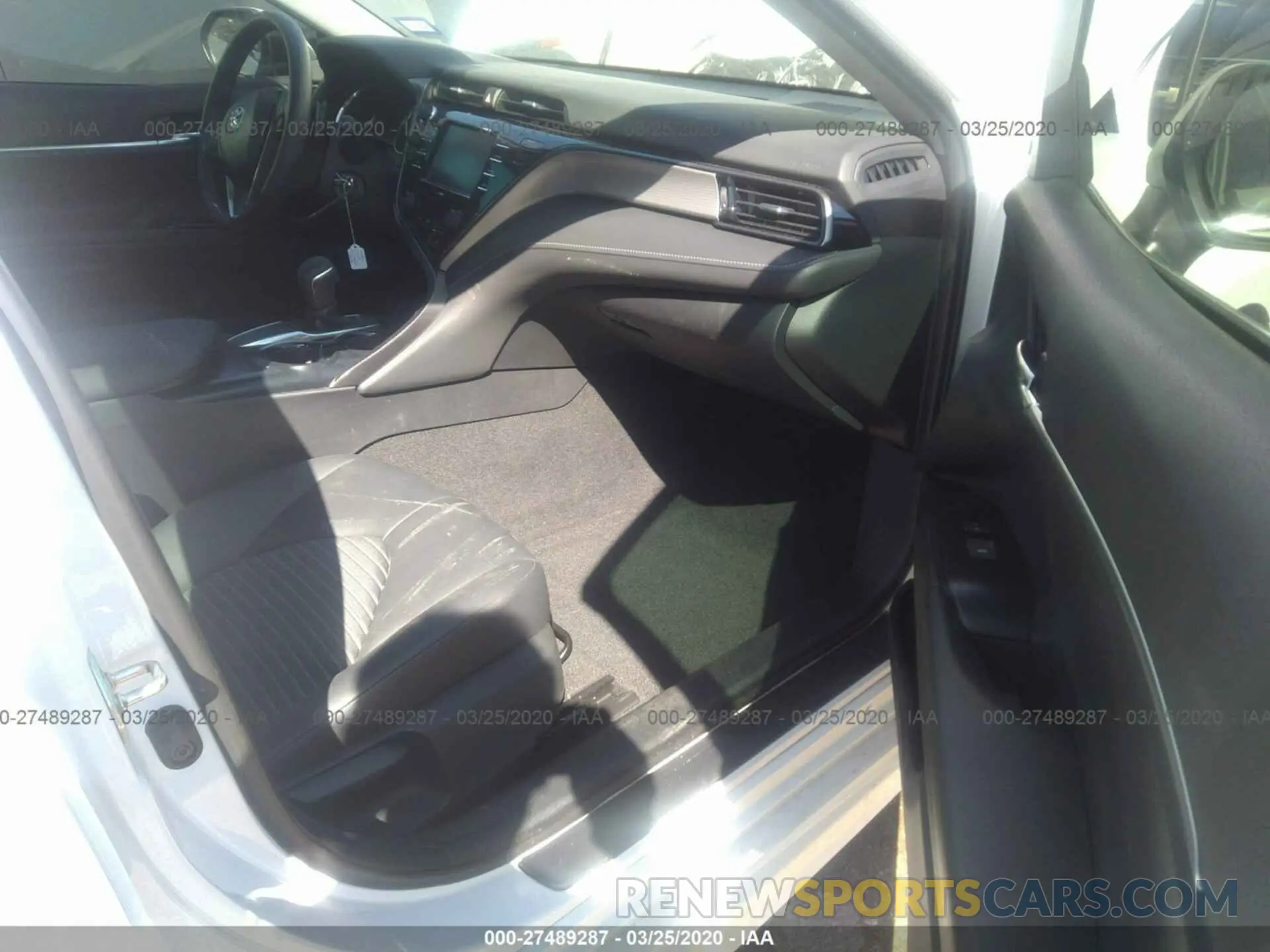 5 fotografías del automóvil dañado 4T1G11AKXLU872535 TOYOTA CAMRY 2020
