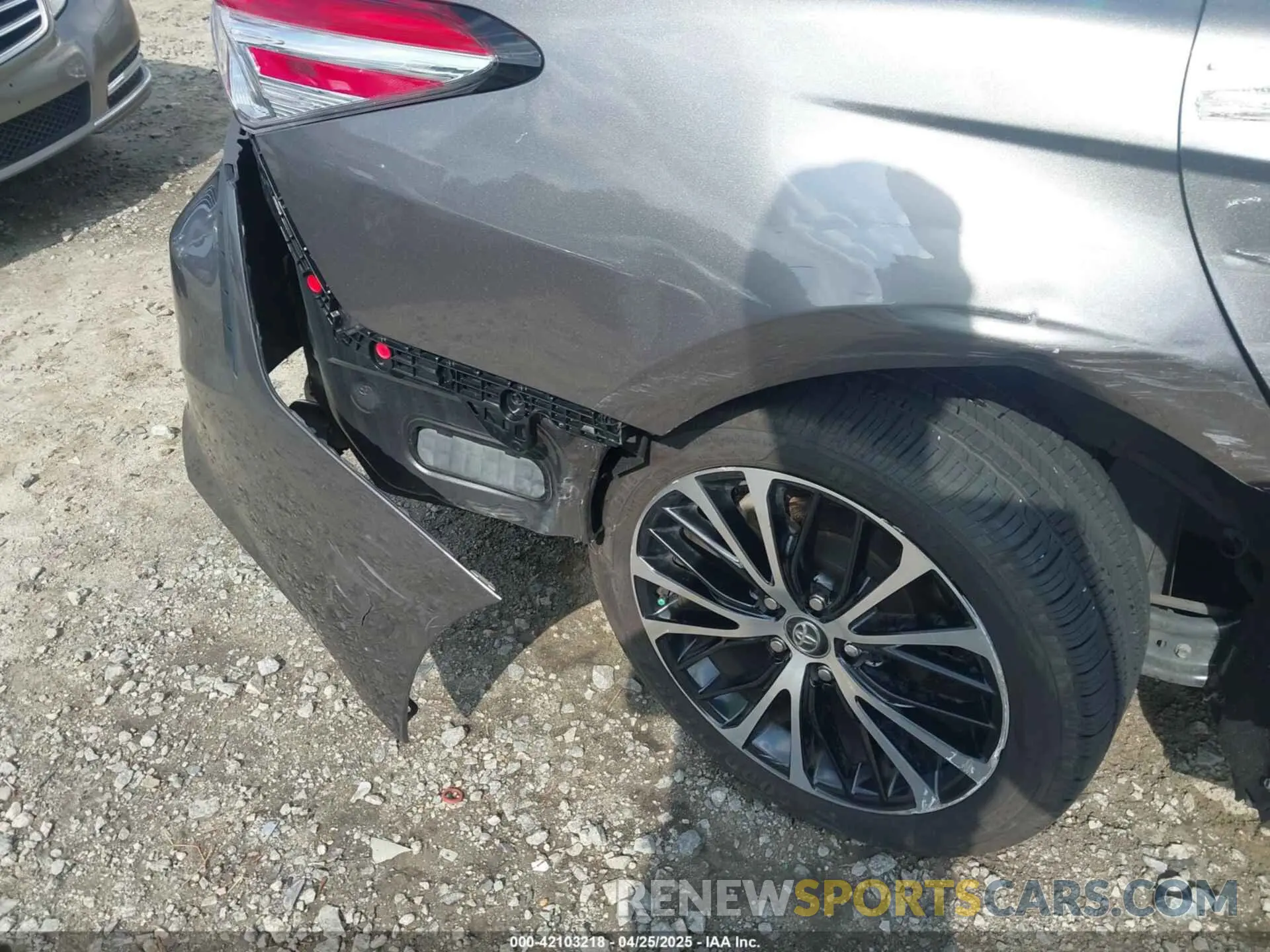 19 fotografías del automóvil dañado 4T1G11AKXLU880313 TOYOTA CAMRY 2020