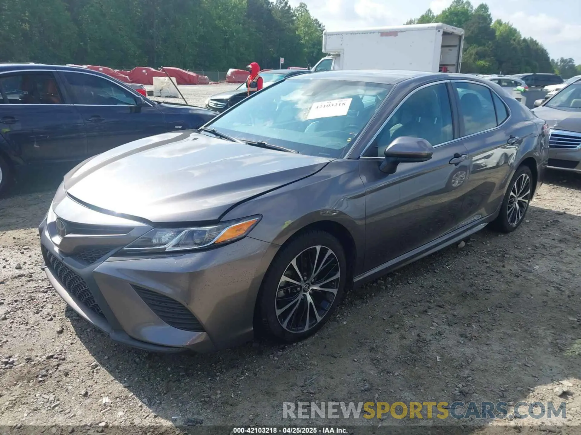 2 fotografías del automóvil dañado 4T1G11AKXLU880313 TOYOTA CAMRY 2020