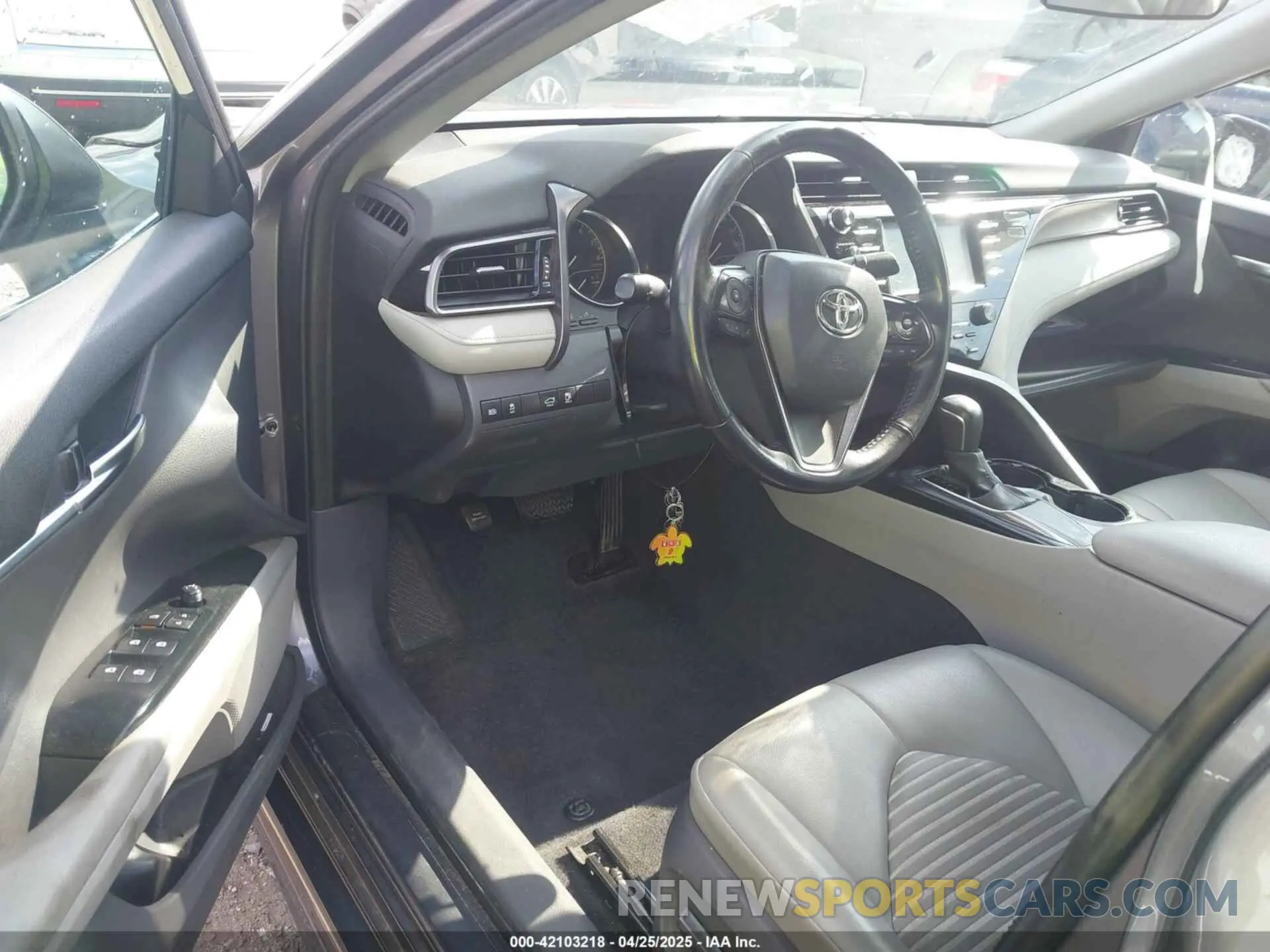 5 fotografías del automóvil dañado 4T1G11AKXLU880313 TOYOTA CAMRY 2020