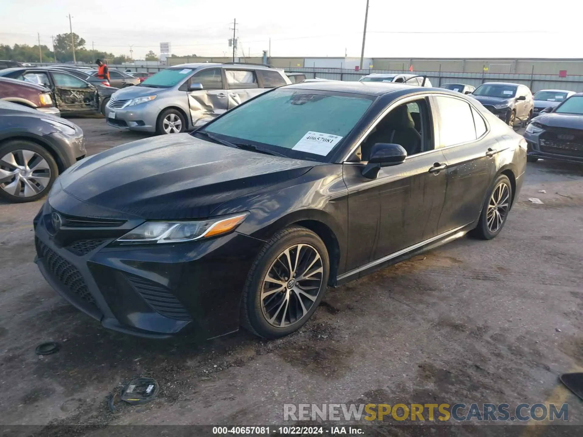 2 fotografías del automóvil dañado 4T1G11AKXLU886676 TOYOTA CAMRY 2020