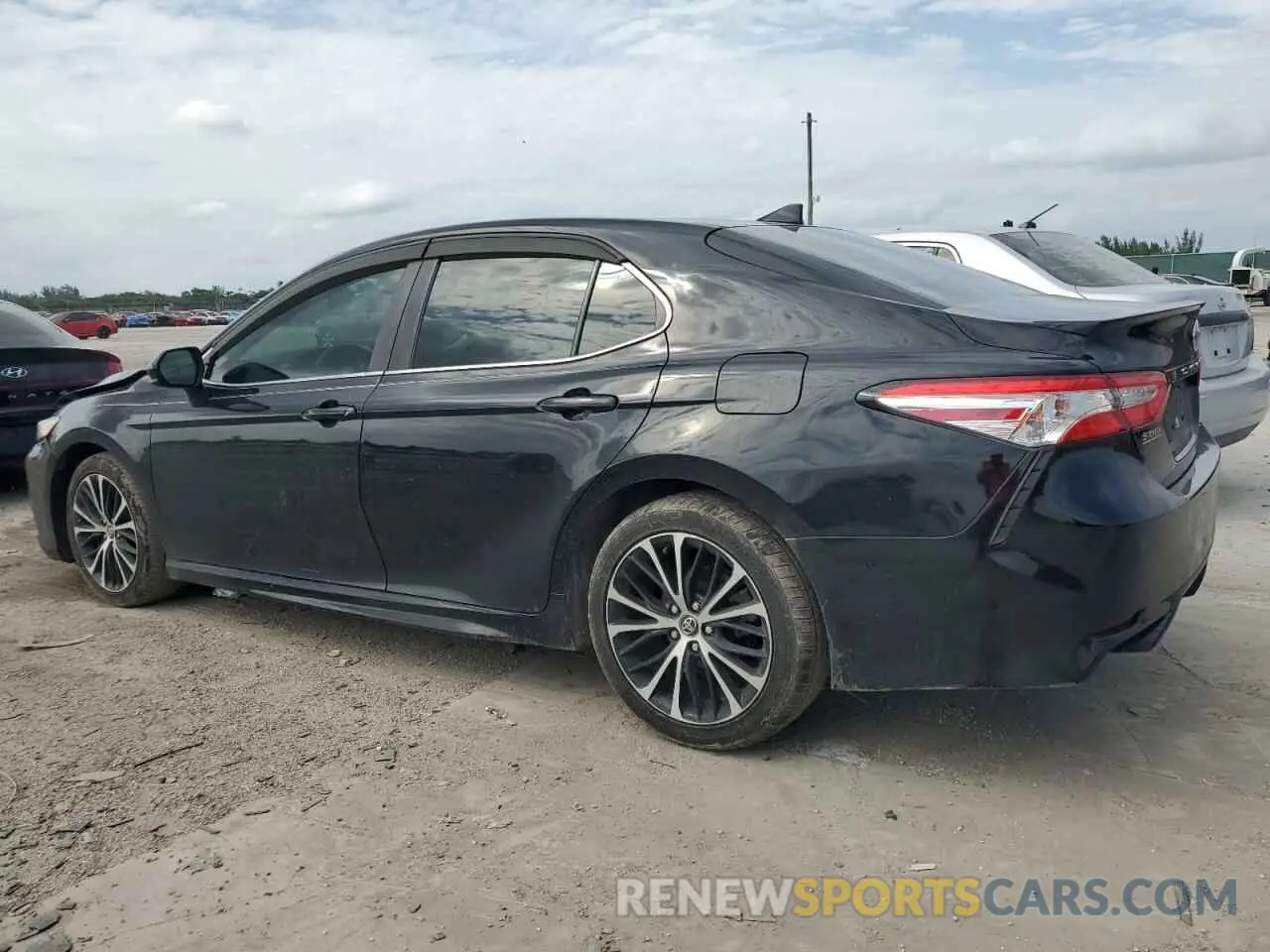 2 fotografías del automóvil dañado 4T1G11AKXLU938520 TOYOTA CAMRY 2020