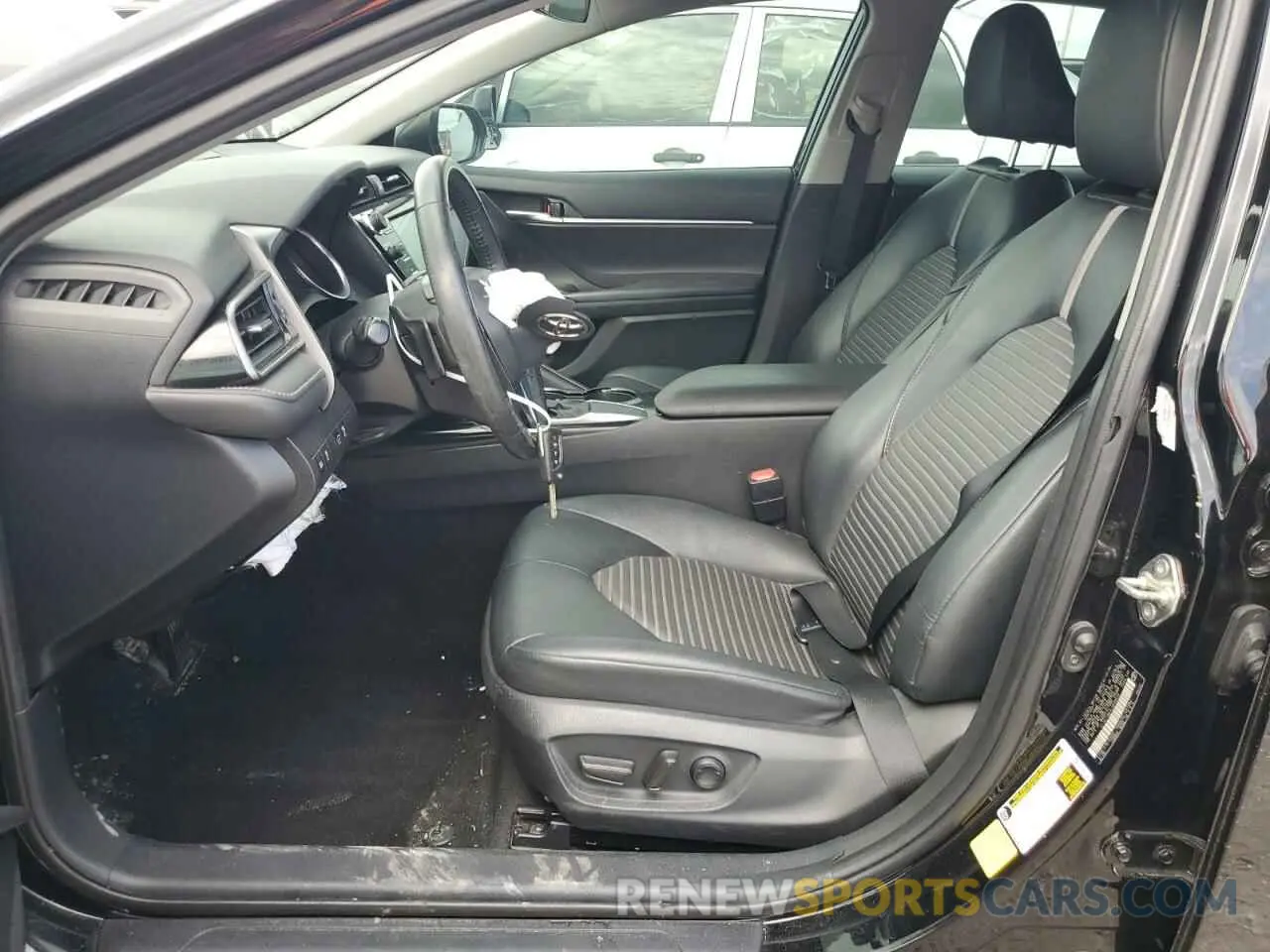 7 fotografías del automóvil dañado 4T1G11AKXLU938520 TOYOTA CAMRY 2020