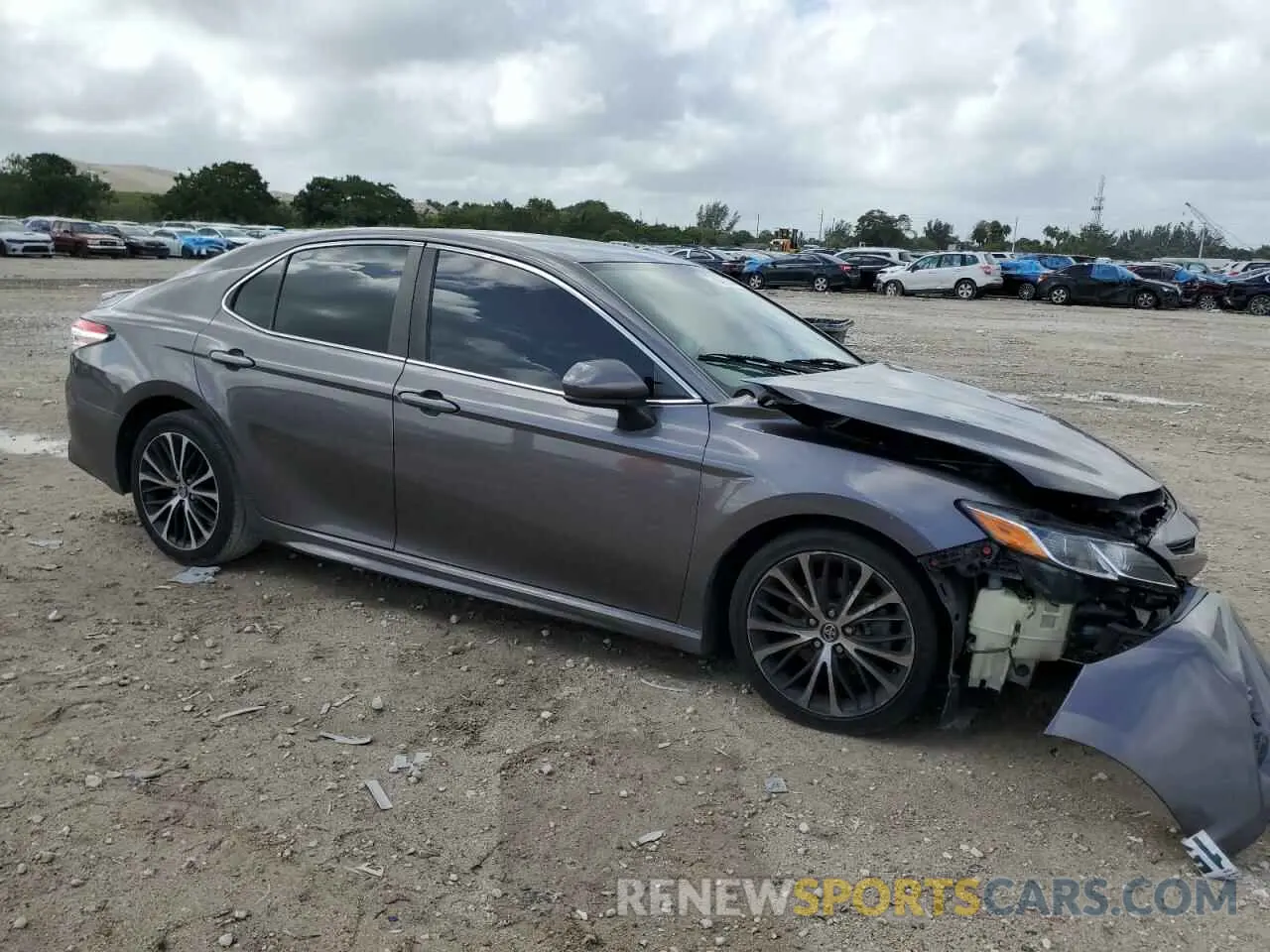 4 fotografías del automóvil dañado 4T1G11AKXLU940798 TOYOTA CAMRY 2020