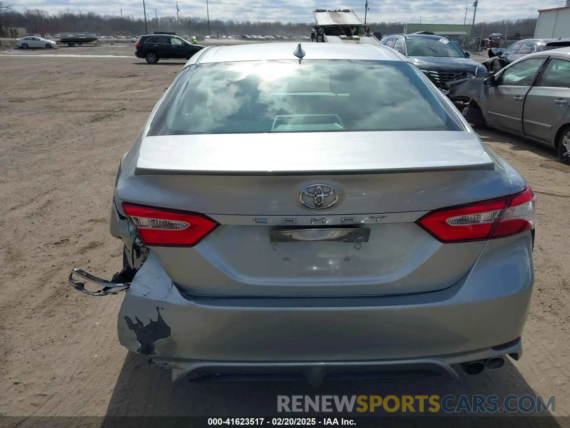 16 fotografías del automóvil dañado 4T1G11AKXLU941014 TOYOTA CAMRY 2020