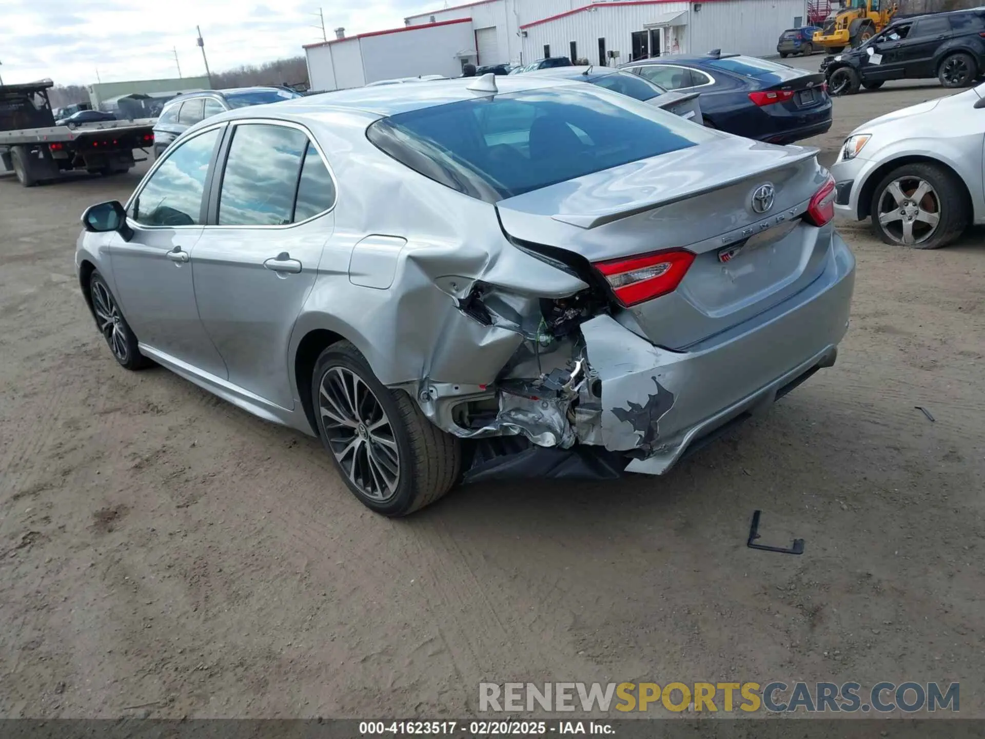 3 fotografías del automóvil dañado 4T1G11AKXLU941014 TOYOTA CAMRY 2020