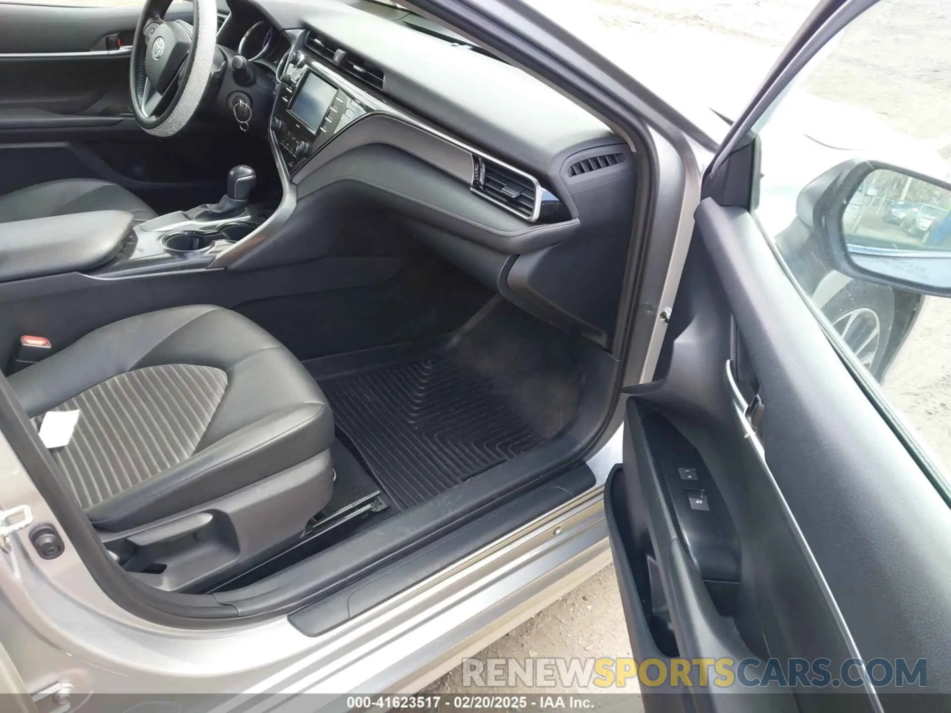 5 fotografías del automóvil dañado 4T1G11AKXLU941014 TOYOTA CAMRY 2020