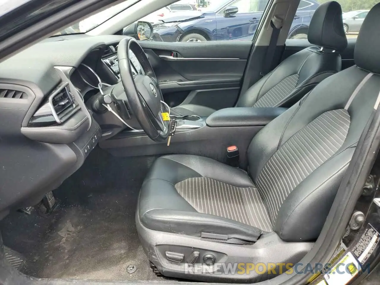 7 fotografías del automóvil dañado 4T1G11AKXLU945564 TOYOTA CAMRY 2020