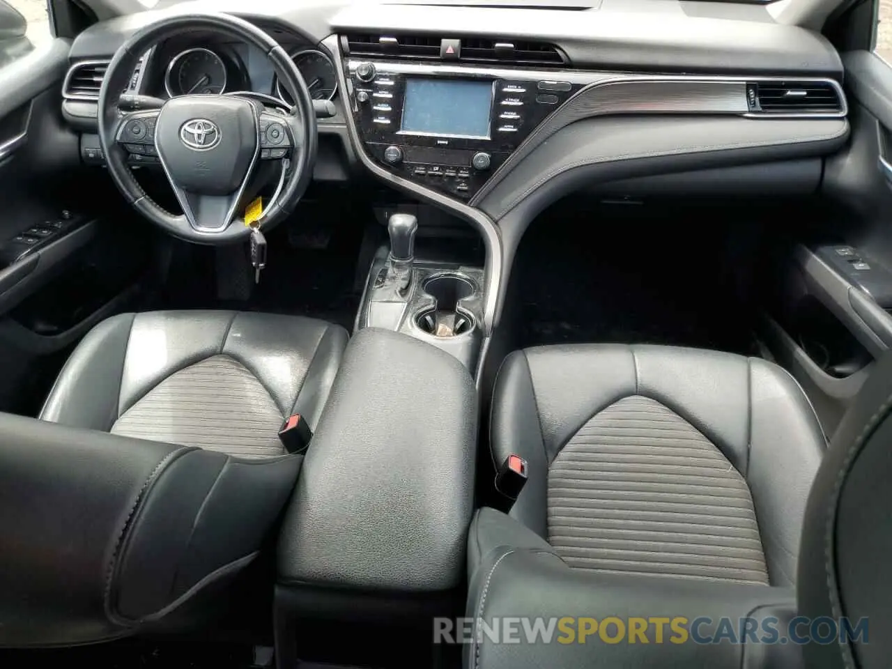 8 fotografías del automóvil dañado 4T1G11AKXLU945564 TOYOTA CAMRY 2020