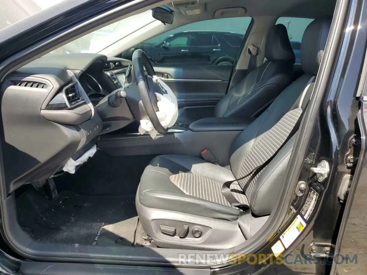 7 fotografías del automóvil dañado 4T1G11AKXLU947640 TOYOTA CAMRY 2020