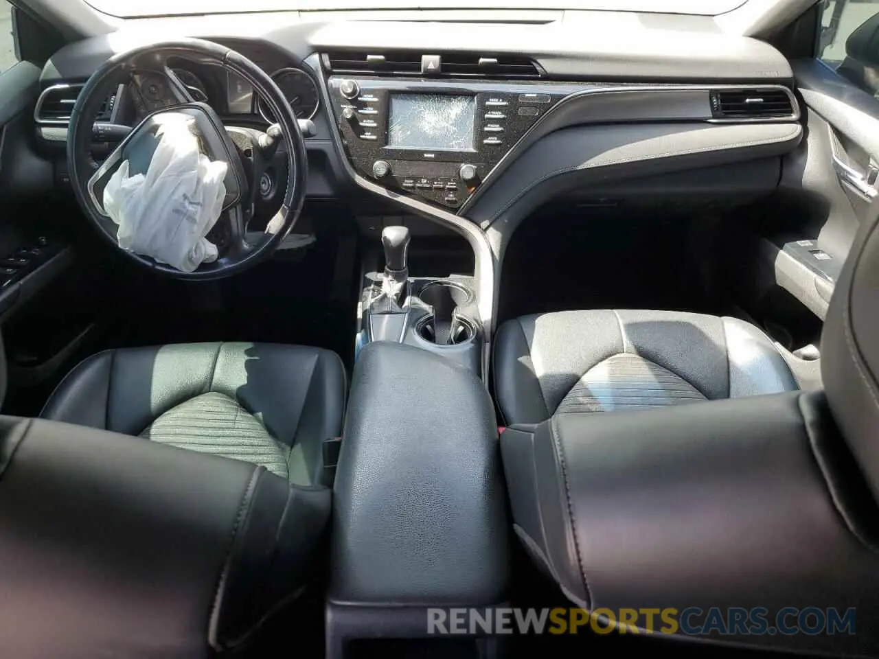 8 fotografías del automóvil dañado 4T1G11AKXLU947640 TOYOTA CAMRY 2020