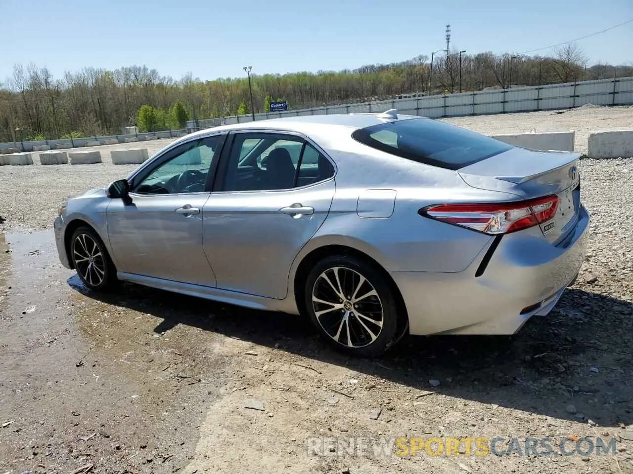 2 fotografías del automóvil dañado 4T1G11AKXLU950957 TOYOTA CAMRY 2020