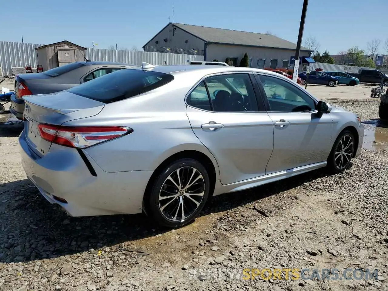 3 fotografías del automóvil dañado 4T1G11AKXLU950957 TOYOTA CAMRY 2020