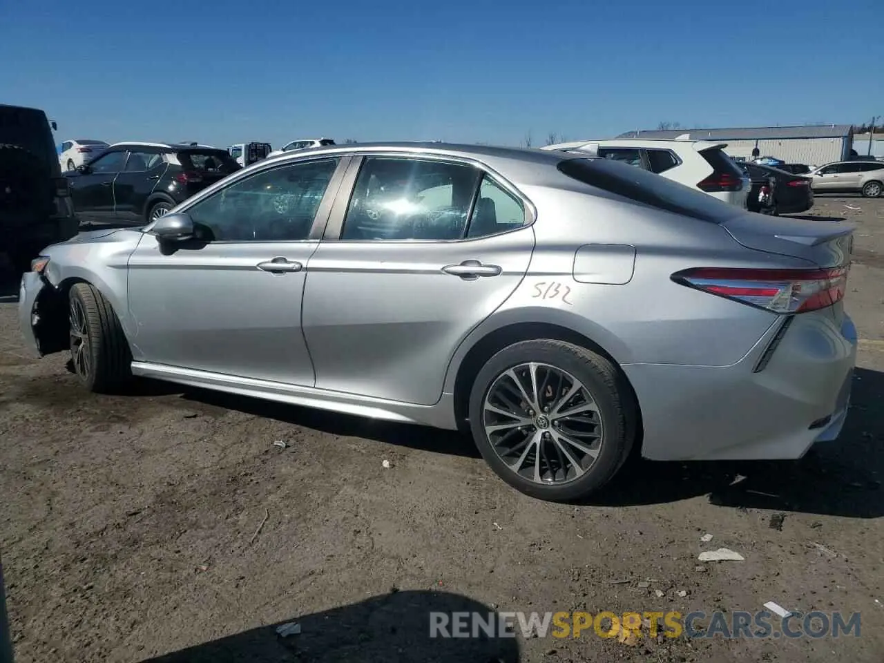 2 fotografías del automóvil dañado 4T1G11AKXLU953650 TOYOTA CAMRY 2020