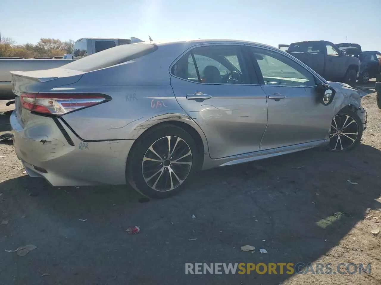 3 fotografías del automóvil dañado 4T1G11AKXLU953650 TOYOTA CAMRY 2020