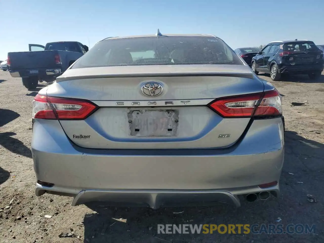 6 fotografías del automóvil dañado 4T1G11AKXLU953650 TOYOTA CAMRY 2020