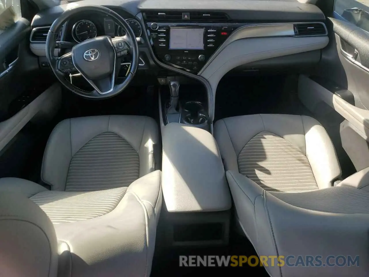 8 fotografías del automóvil dañado 4T1G11AKXLU953650 TOYOTA CAMRY 2020