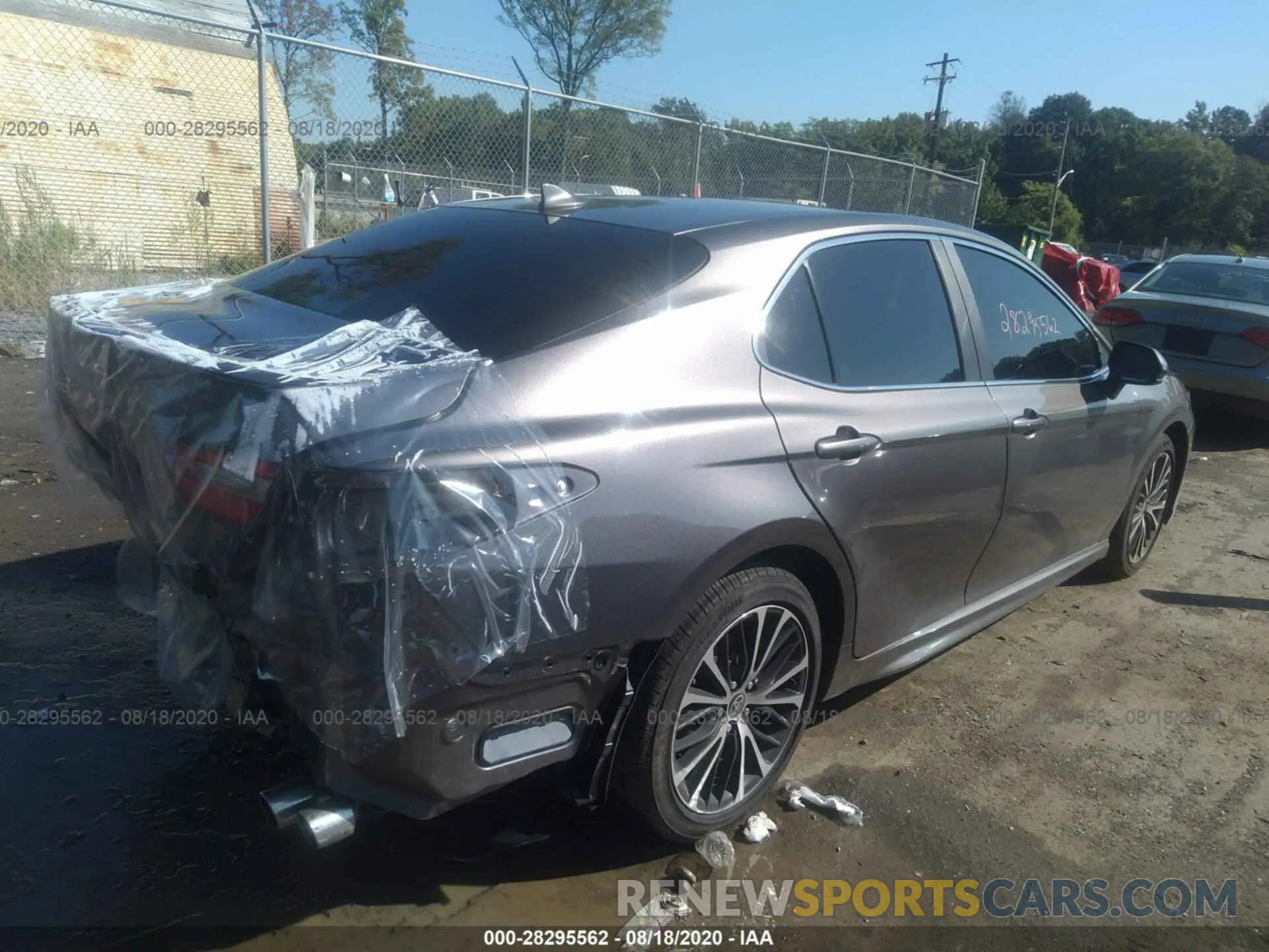 4 fotografías del automóvil dañado 4T1G11AKXLU961859 TOYOTA CAMRY 2020
