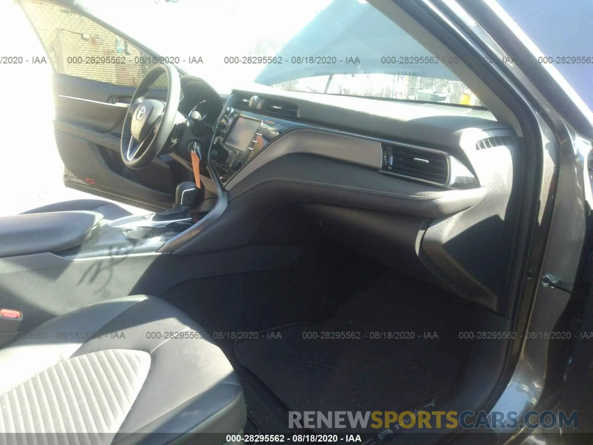 5 fotografías del automóvil dañado 4T1G11AKXLU961859 TOYOTA CAMRY 2020