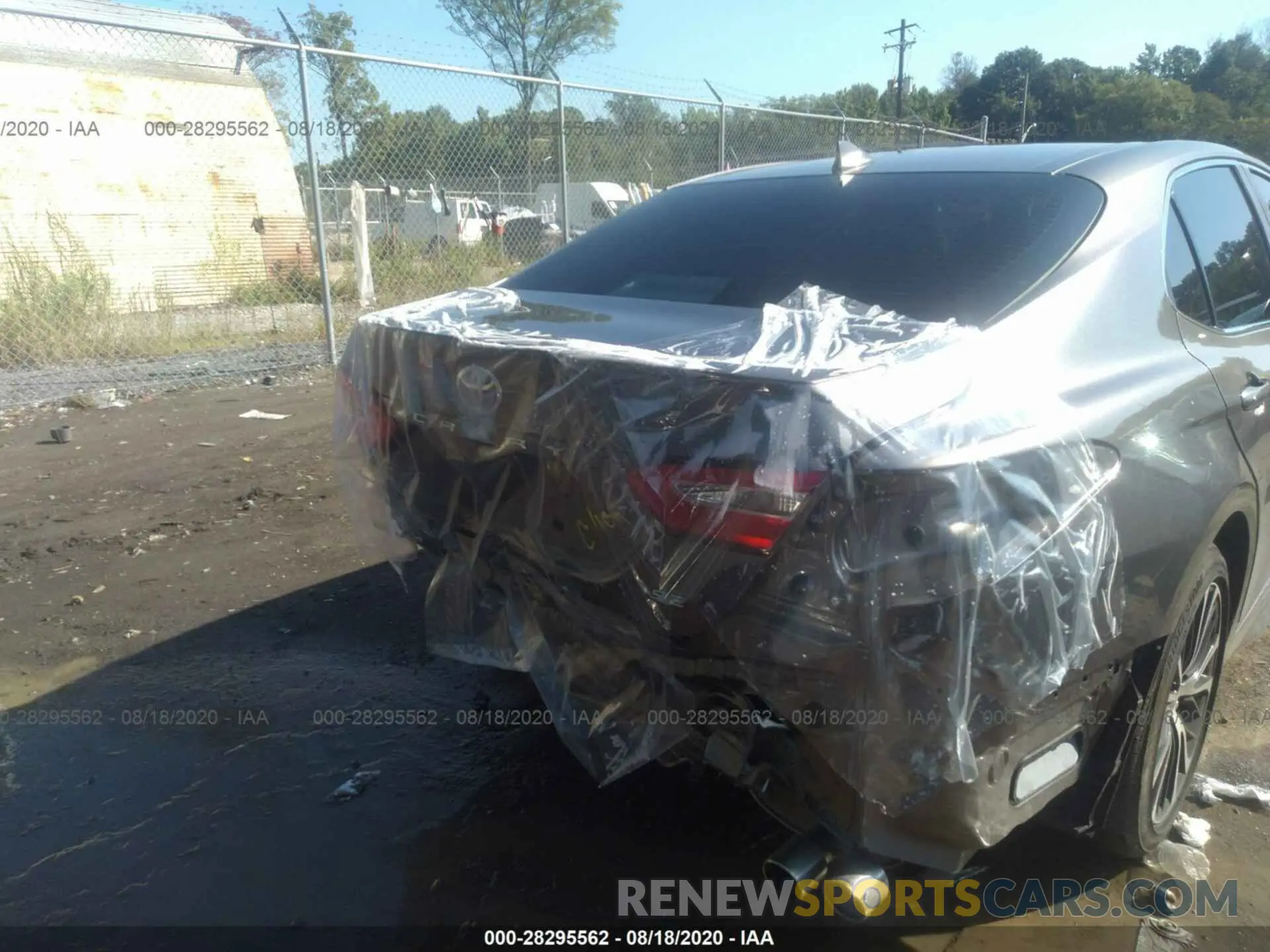 6 fotografías del automóvil dañado 4T1G11AKXLU961859 TOYOTA CAMRY 2020