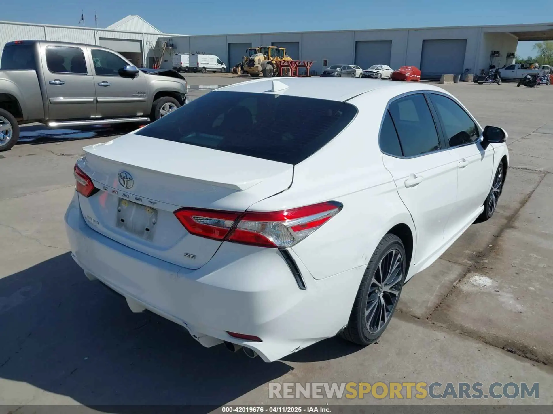 4 fotografías del automóvil dañado 4T1G11AKXLU965667 TOYOTA CAMRY 2020