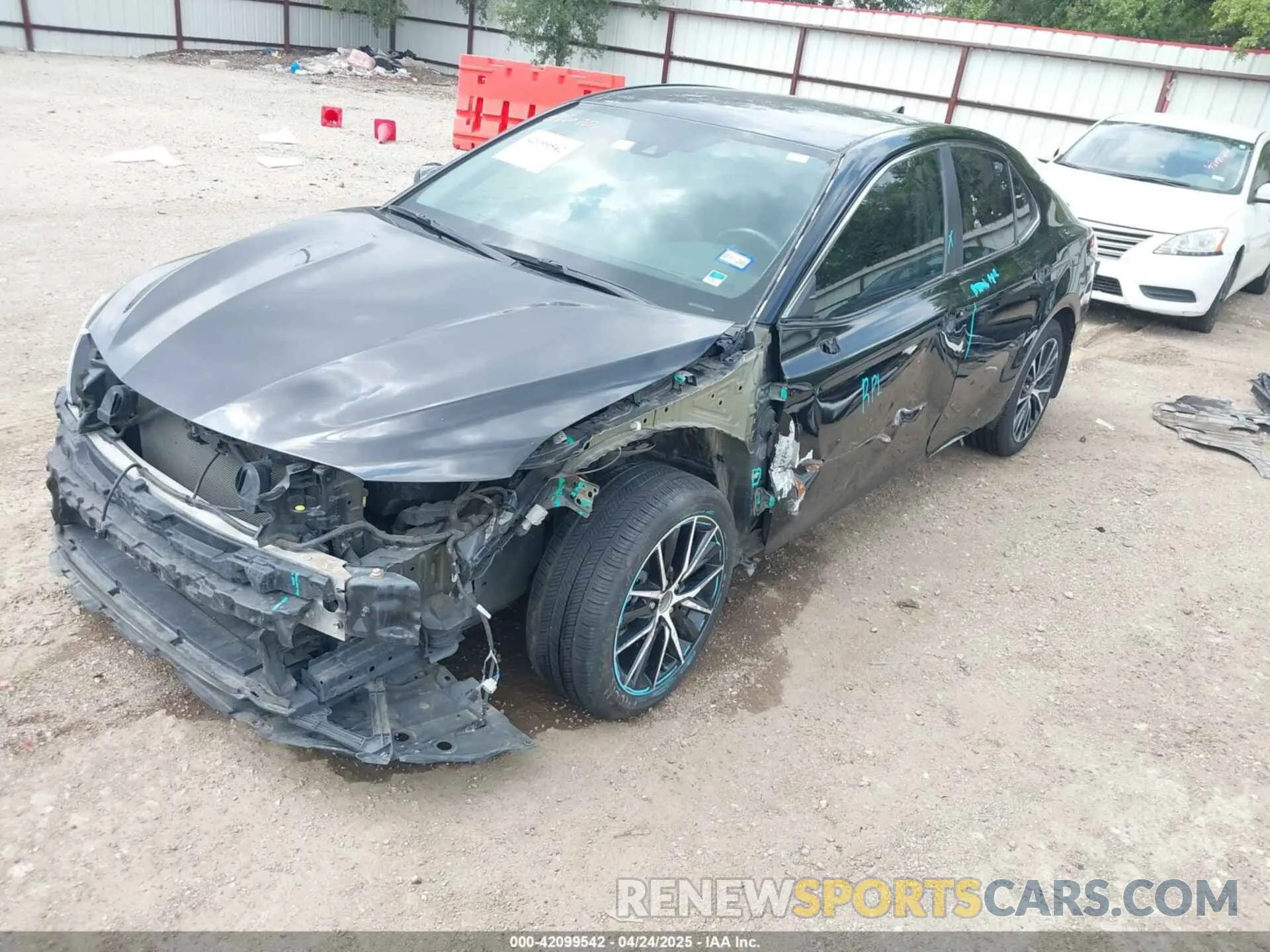 2 fotografías del automóvil dañado 4T1G11AKXLU965863 TOYOTA CAMRY 2020