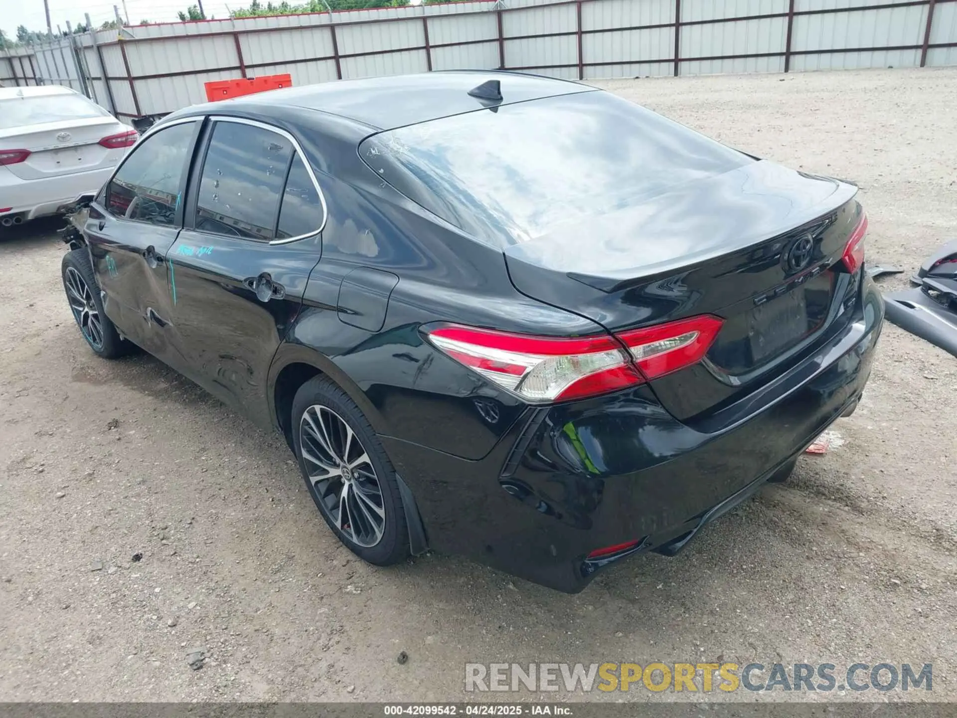 3 fotografías del automóvil dañado 4T1G11AKXLU965863 TOYOTA CAMRY 2020