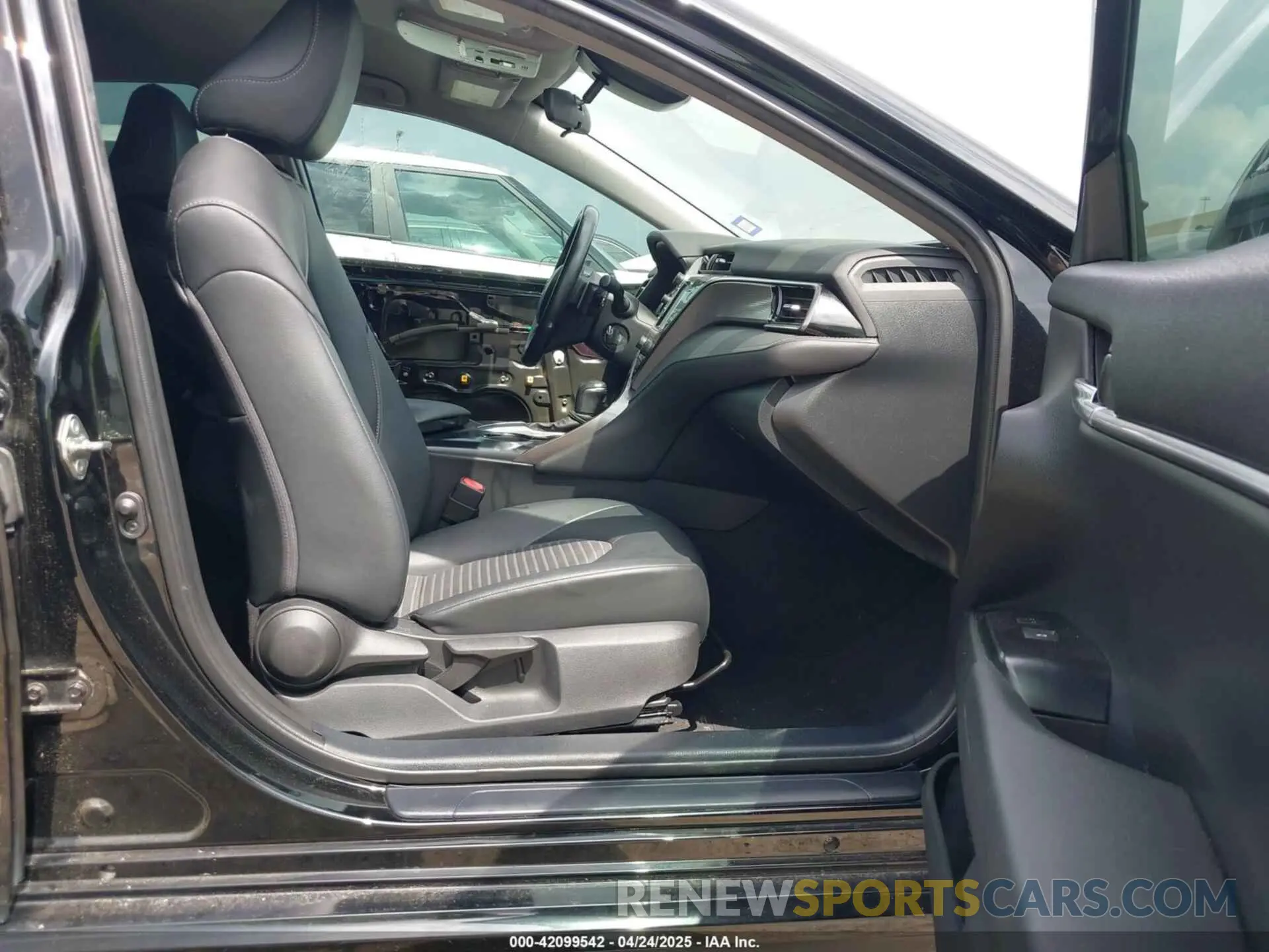 5 fotografías del automóvil dañado 4T1G11AKXLU965863 TOYOTA CAMRY 2020