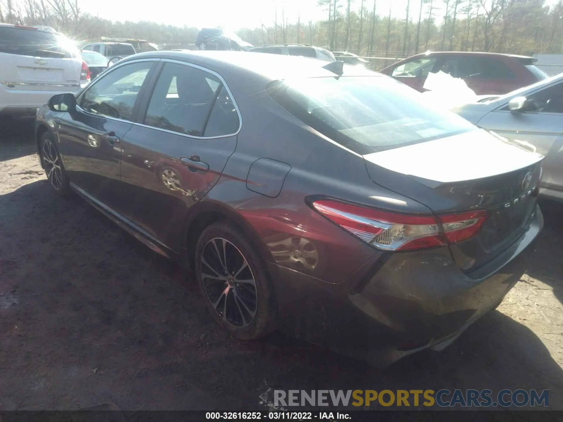 3 fotografías del automóvil dañado 4T1G11AKXLU969623 TOYOTA CAMRY 2020