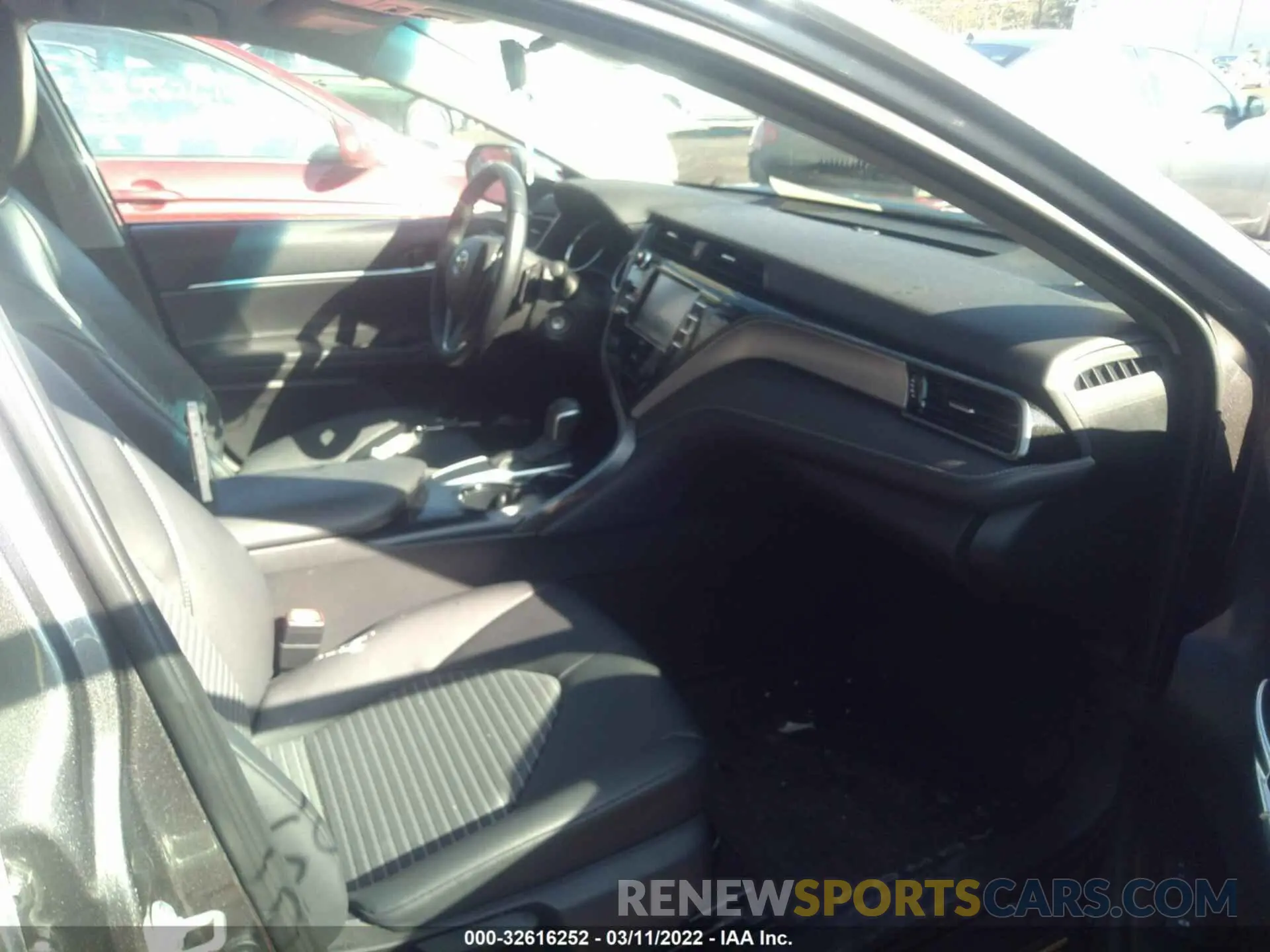 5 fotografías del automóvil dañado 4T1G11AKXLU969623 TOYOTA CAMRY 2020