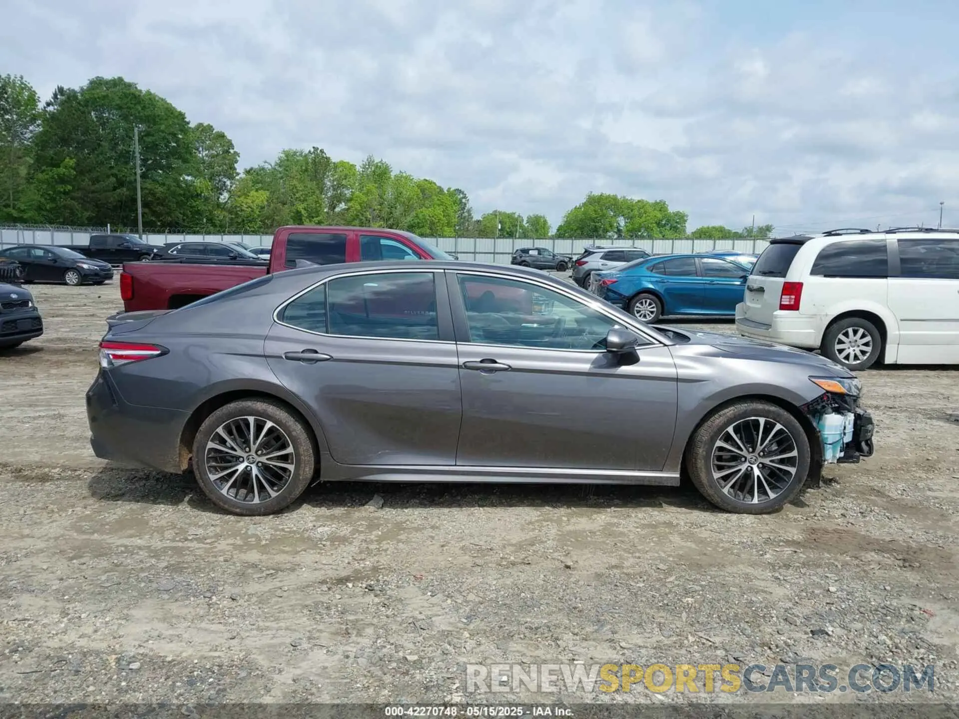 14 fotografías del automóvil dañado 4T1G11AKXLU976202 TOYOTA CAMRY 2020