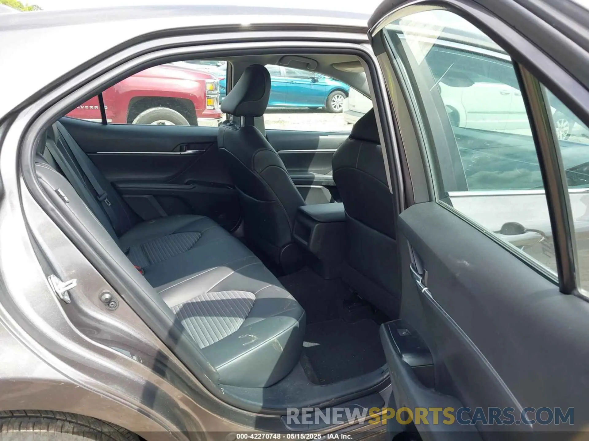 8 fotografías del automóvil dañado 4T1G11AKXLU976202 TOYOTA CAMRY 2020