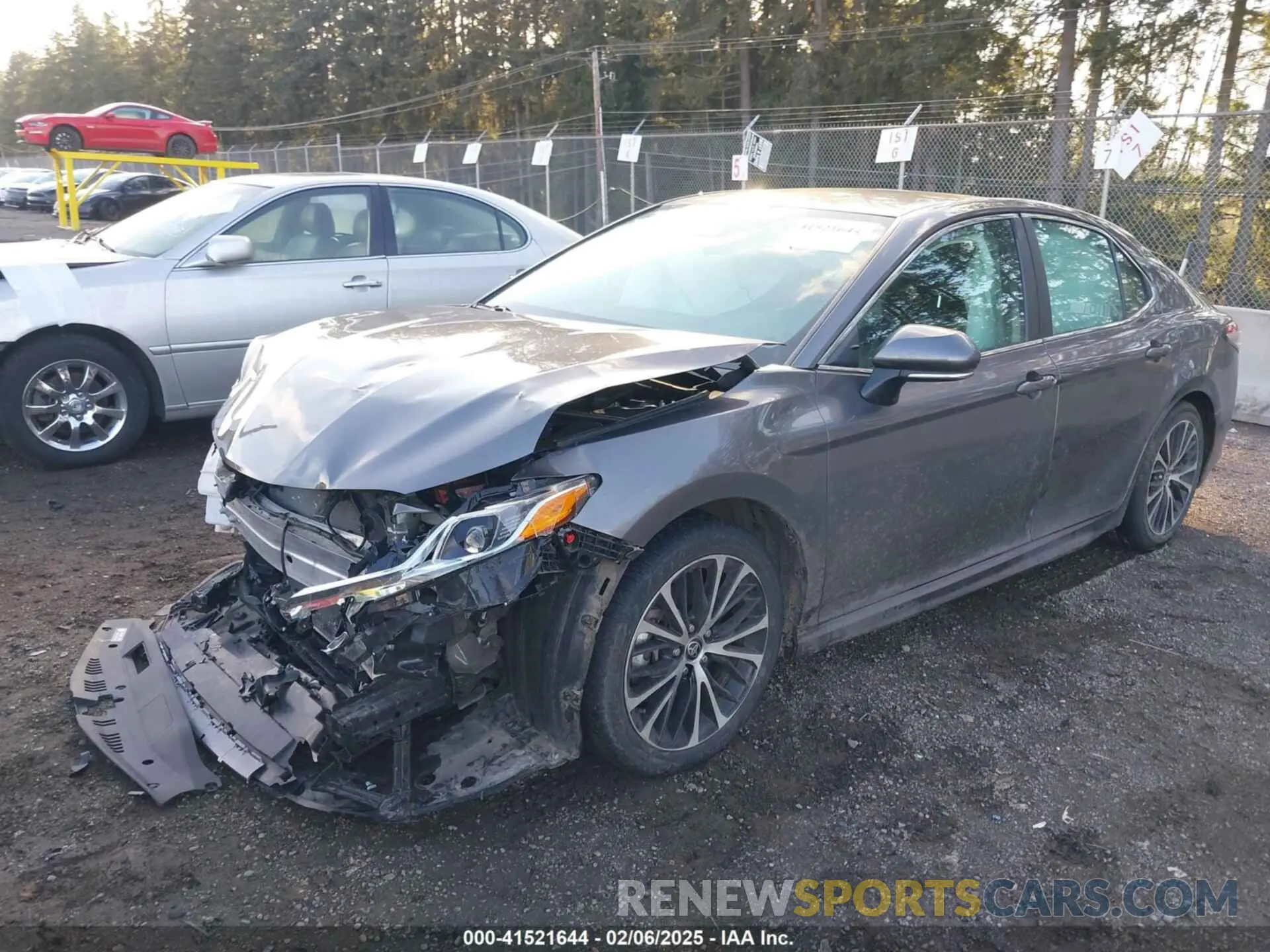 2 fotografías del automóvil dañado 4T1G11BK0LU002842 TOYOTA CAMRY 2020