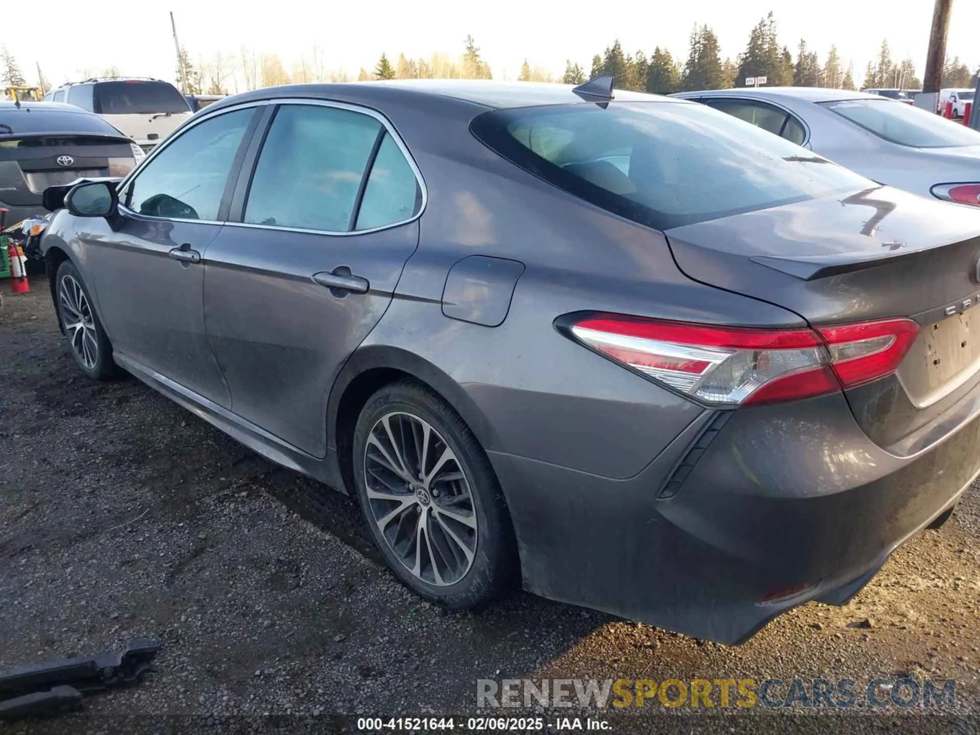 3 fotografías del automóvil dañado 4T1G11BK0LU002842 TOYOTA CAMRY 2020